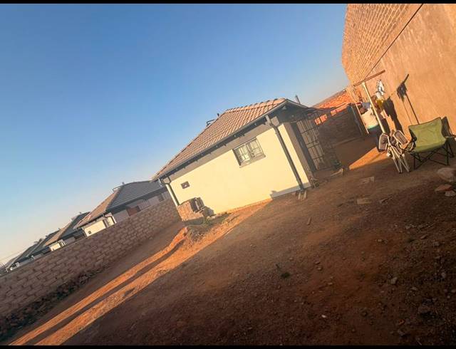 2 BEDROOM HOUSE FOR SALE IN MAHUBE VALLEY